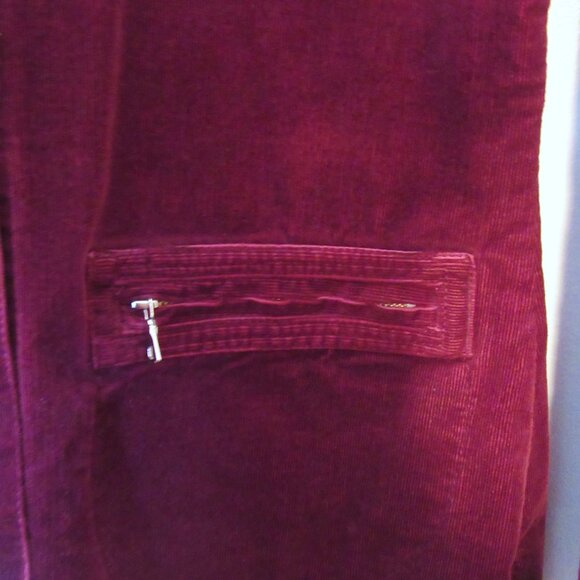 Manhattan Collection burgundy corduroy button-up shirt jacket. Size 7 - Picture 6 of 8